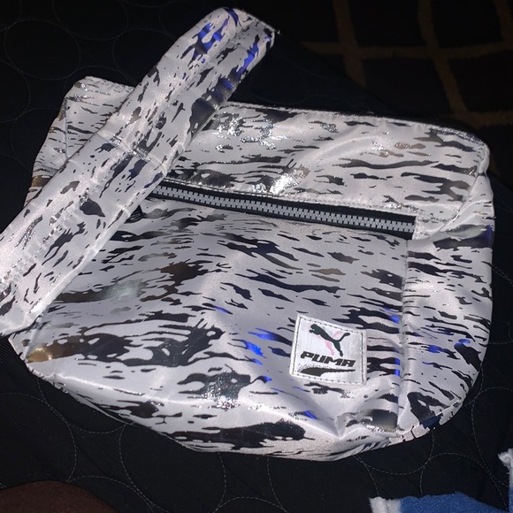 PUMA Wild Cat Messenger Bag - Picture 1 of 9